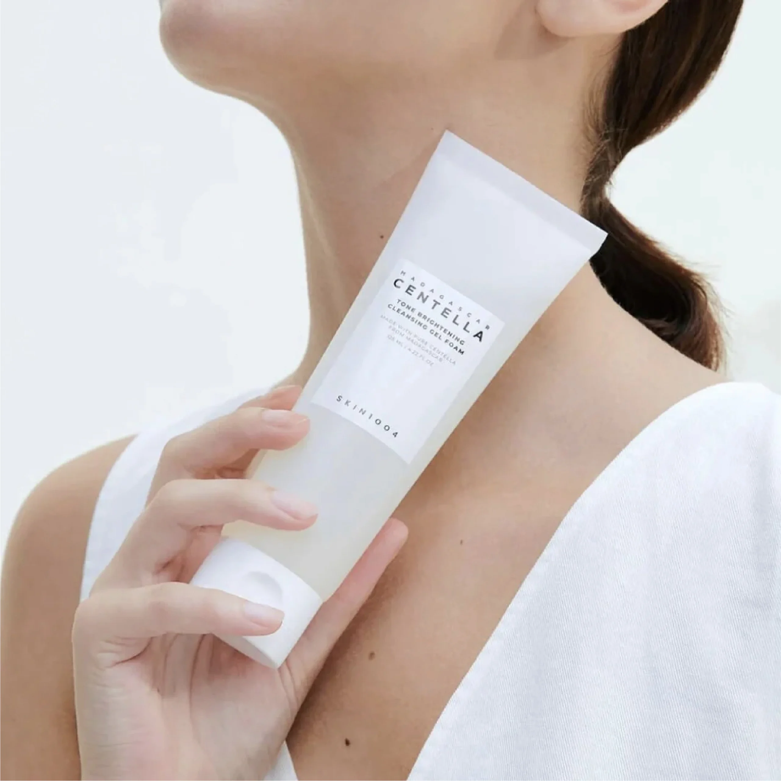 Madagascar Centella Tone Brightening Cleansing Gel Foam SKIN1004 - Image 3
