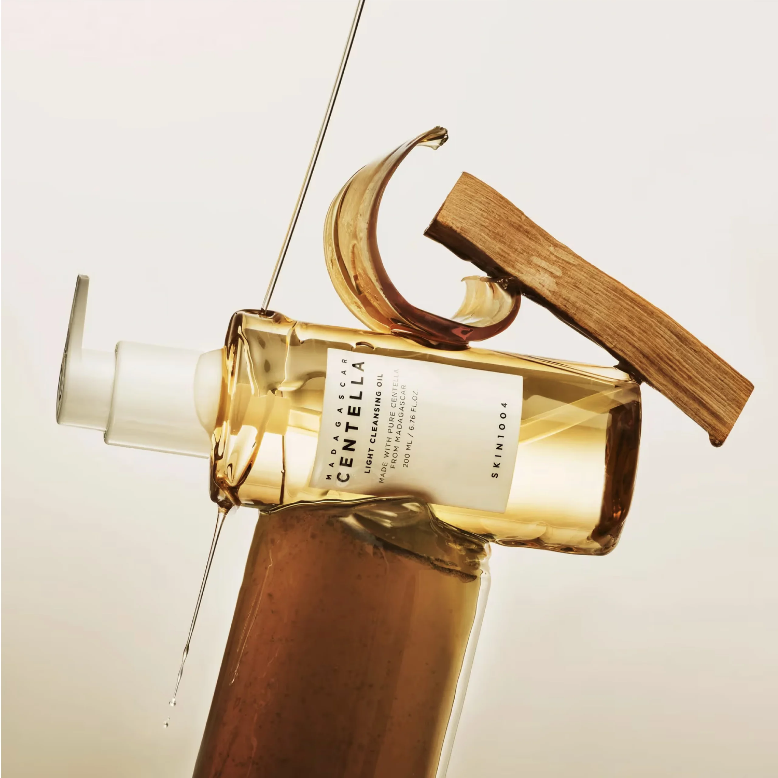 Madagascar Centella Light Cleansing Oil SKIN1004 - Image 2